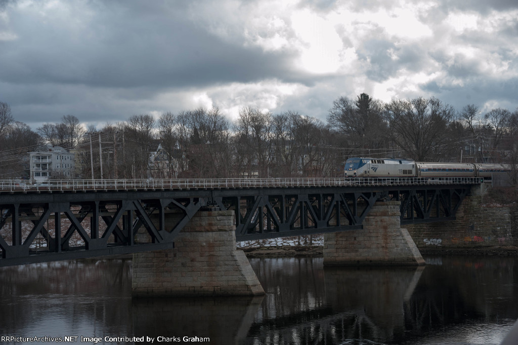 AMTK 118 crossing the Merrimack.